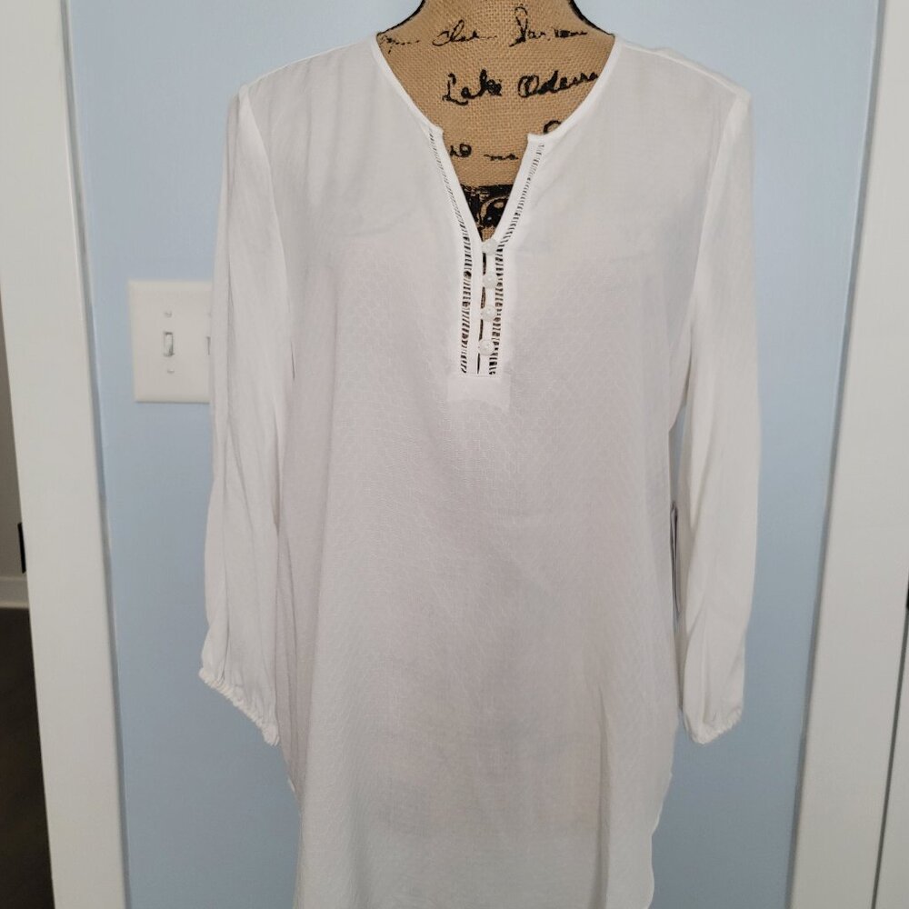 Liz Claiborne White Light Weight Blouse Medium, New With Tag!